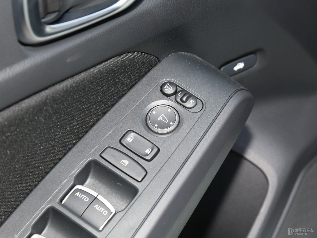 皓月白思域車廂內(nèi)飾圖片
