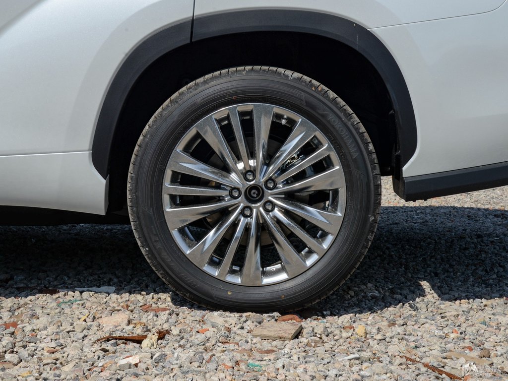 鉑金珍珠白漢蘭達車身外觀圖片