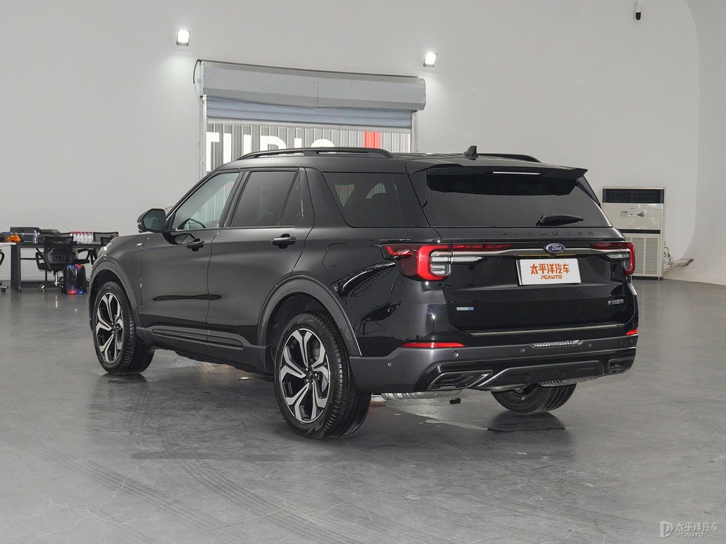 塞舌爾黑探險(xiǎn)者整車(chē)外觀外觀圖片