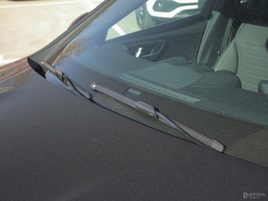 松石綠色奔馳C級車身外觀圖片