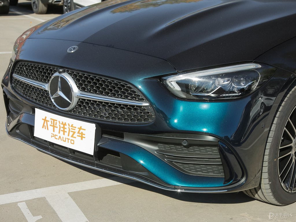 松石綠色奔馳C級(jí)車頭外觀圖片
