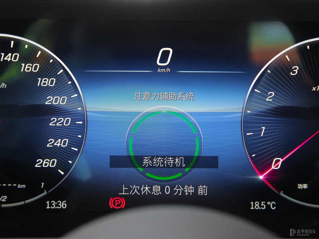 松石綠色奔馳C級中控內(nèi)飾圖片