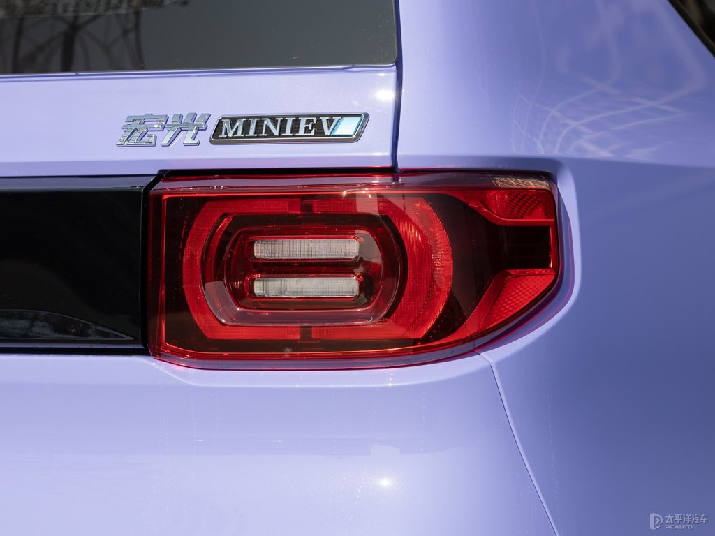 黑色+薰衣草紫宏光MINIEV車尾外觀圖片