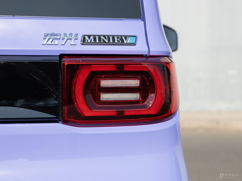 黑色+薰衣草紫宏光MINIEV車尾外觀圖片