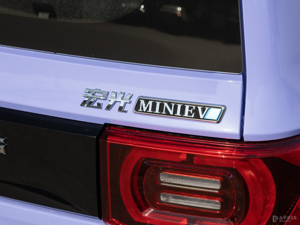黑色+薰衣草紫宏光MINIEV車尾外觀圖片