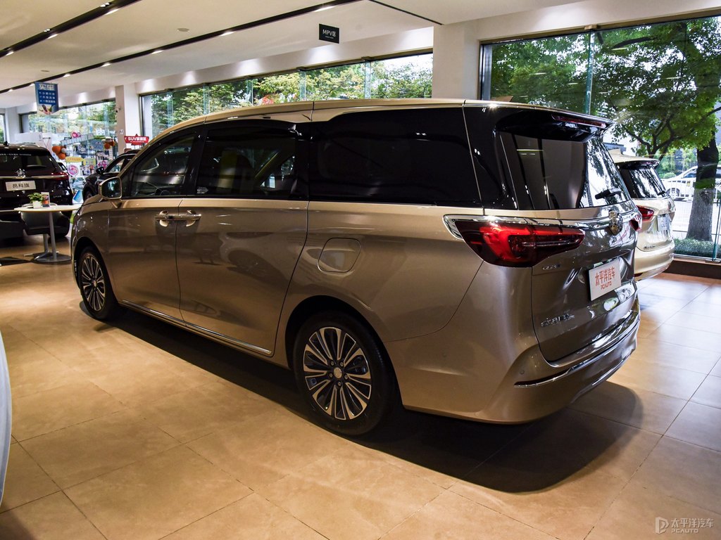 大漠金別克GL8整車外觀外觀圖片