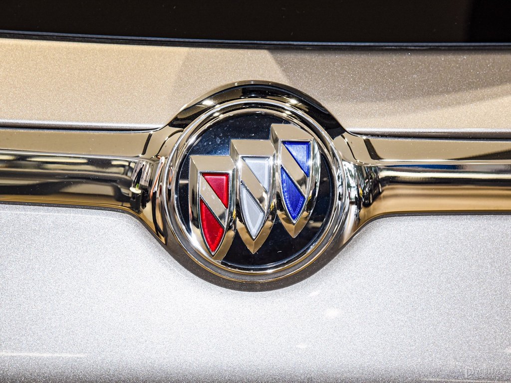 大漠金別克GL8車尾外觀圖片