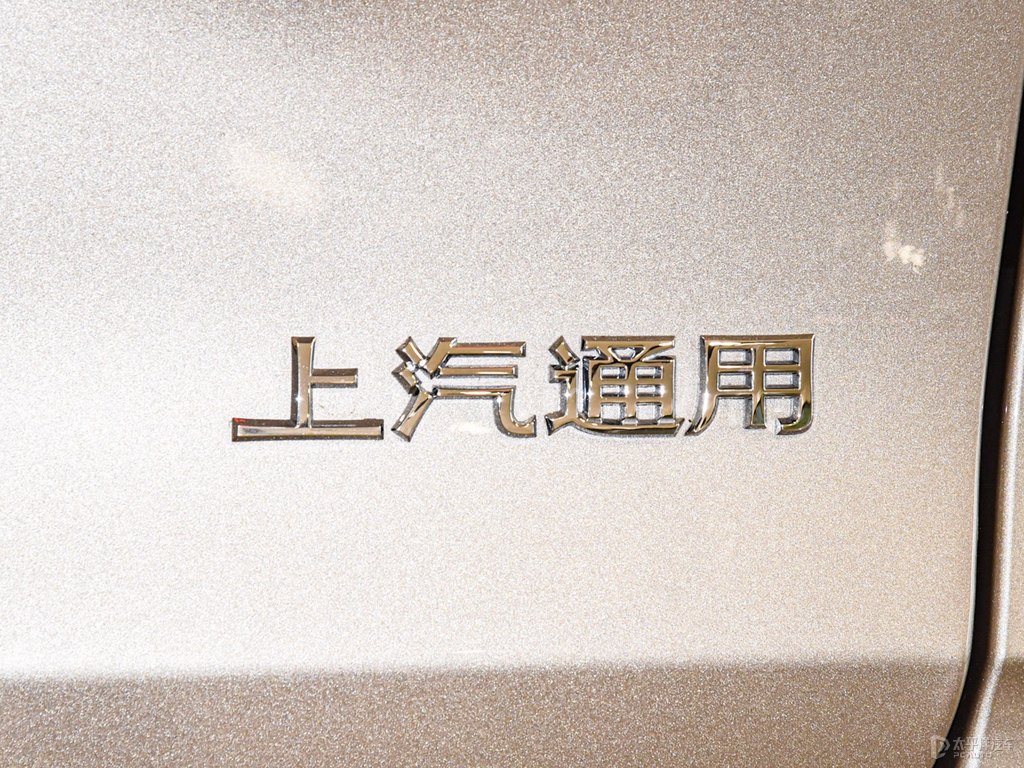 大漠金別克GL8車尾外觀圖片
