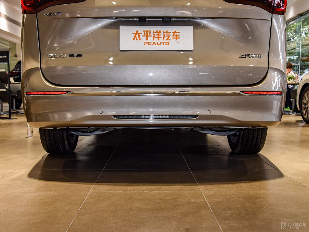 大漠金別克GL8車尾外觀圖片