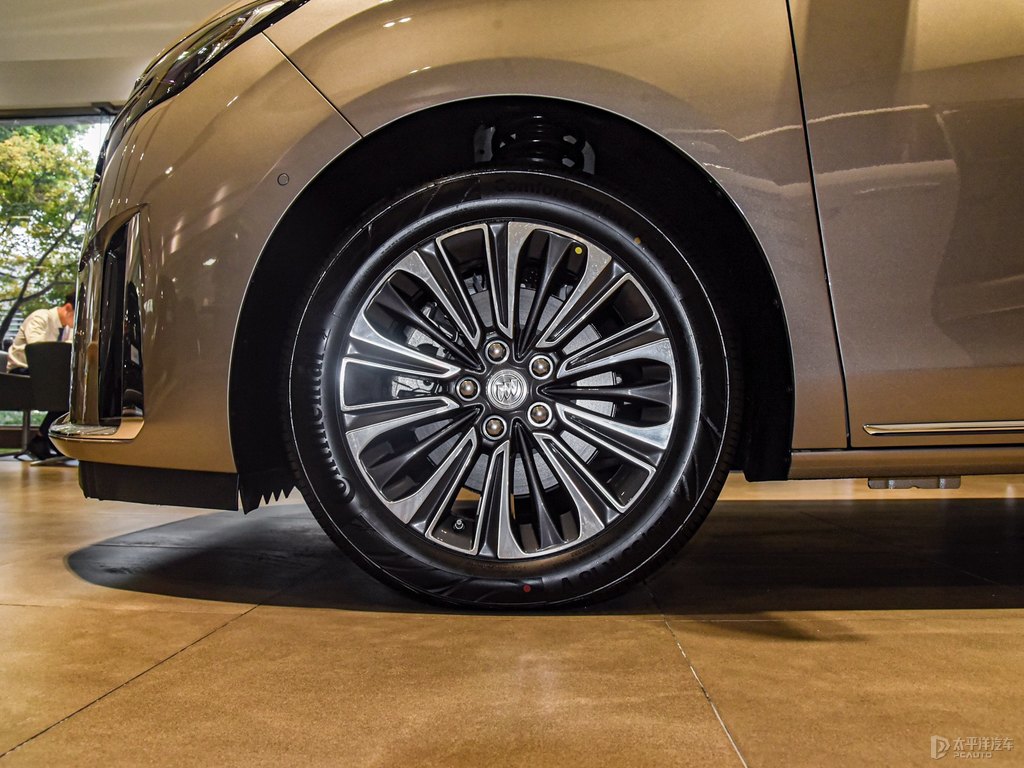 大漠金別克GL8車身外觀圖片