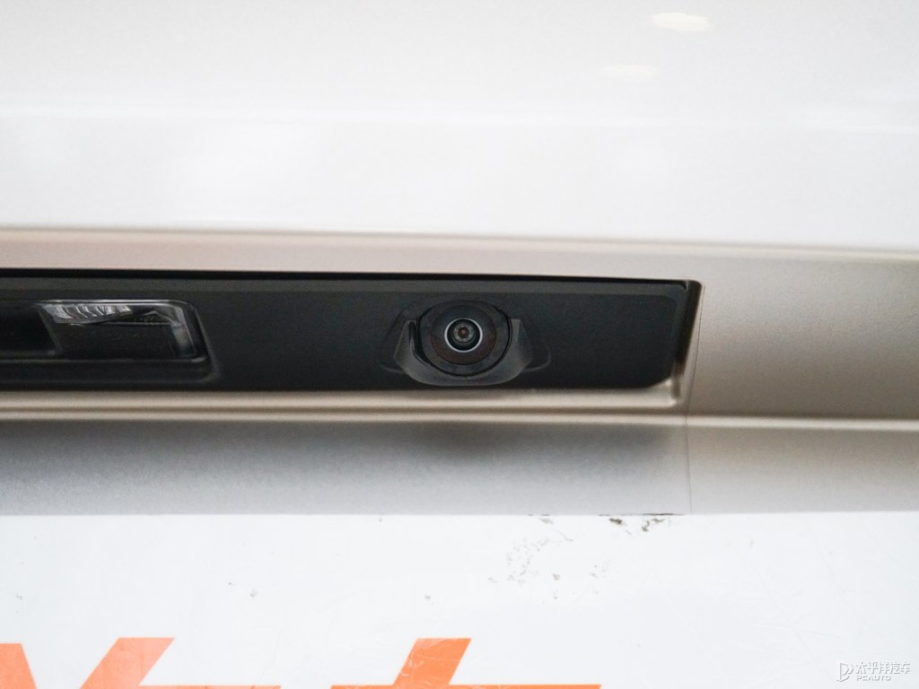 星耀沙沃爾沃XC60新能源車尾外觀圖片