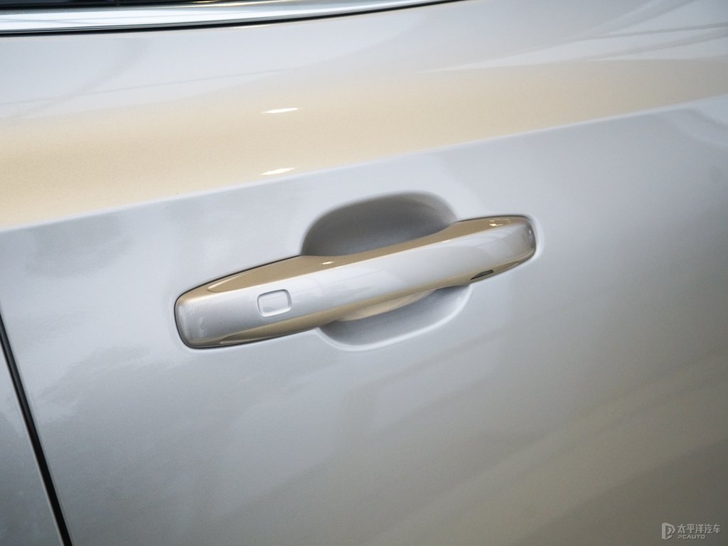星耀沙沃爾沃XC60新能源車身外觀圖片