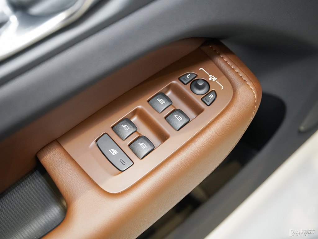 星耀沙沃爾沃XC60新能源車廂內(nèi)飾圖片