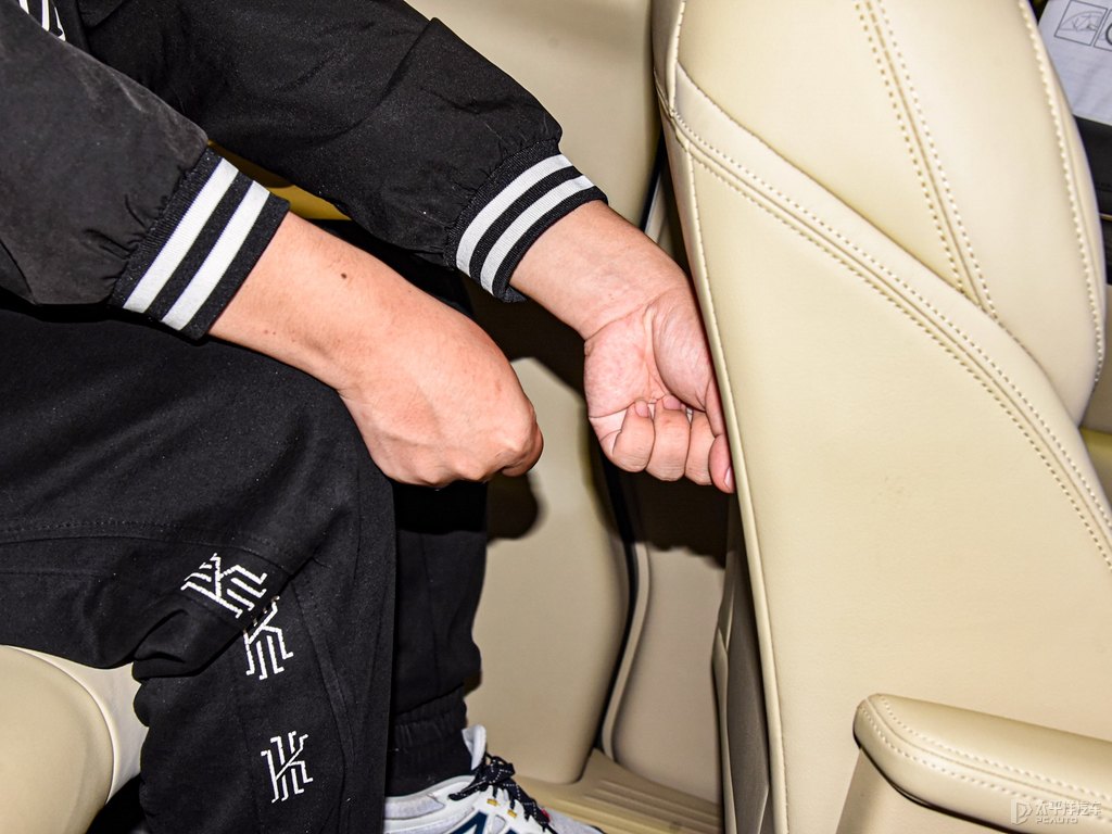 大漠金別克GL8駕乘空間空間圖片