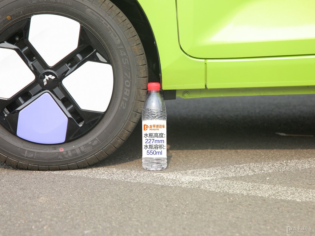 黑色+青檸黃宏光MINIEV車身外觀圖片