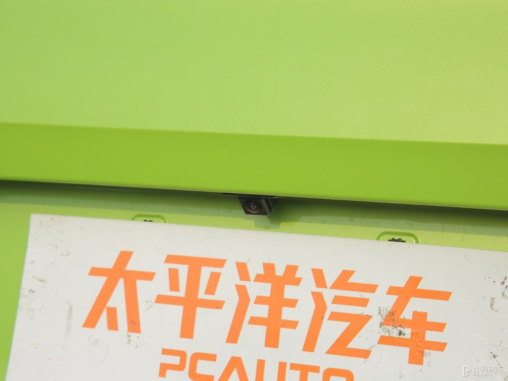 黑色+青檸黃宏光MINIEV車尾外觀圖片