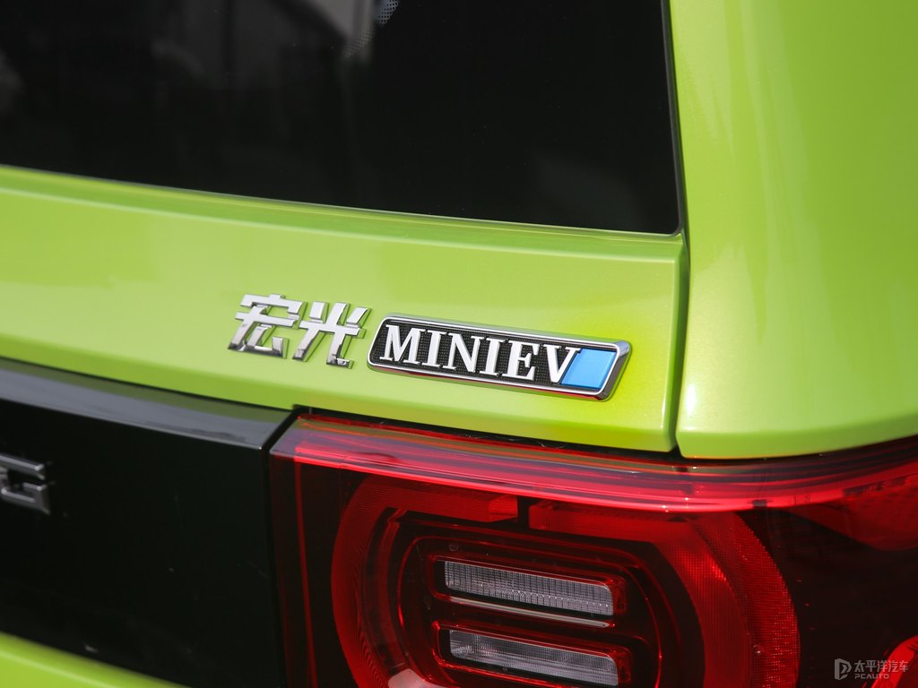 黑色+青檸黃宏光MINIEV車尾外觀圖片