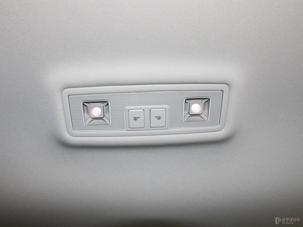 哥特黑速派車廂內(nèi)飾圖片