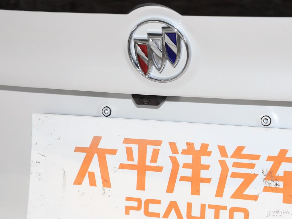 太空白威朗車尾外觀圖片