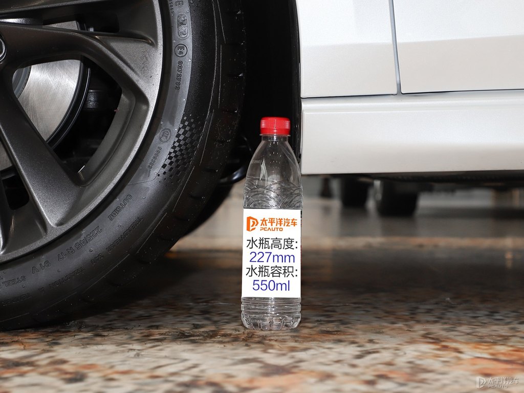 太空白威朗車身外觀圖片