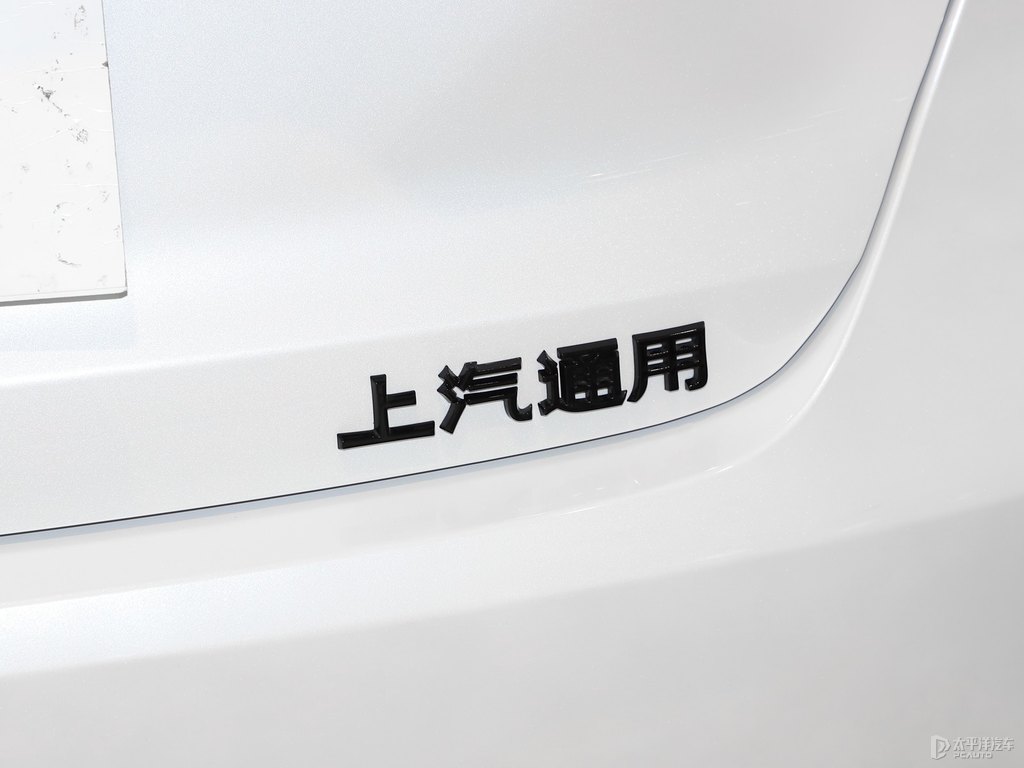 太空白威朗車尾外觀圖片