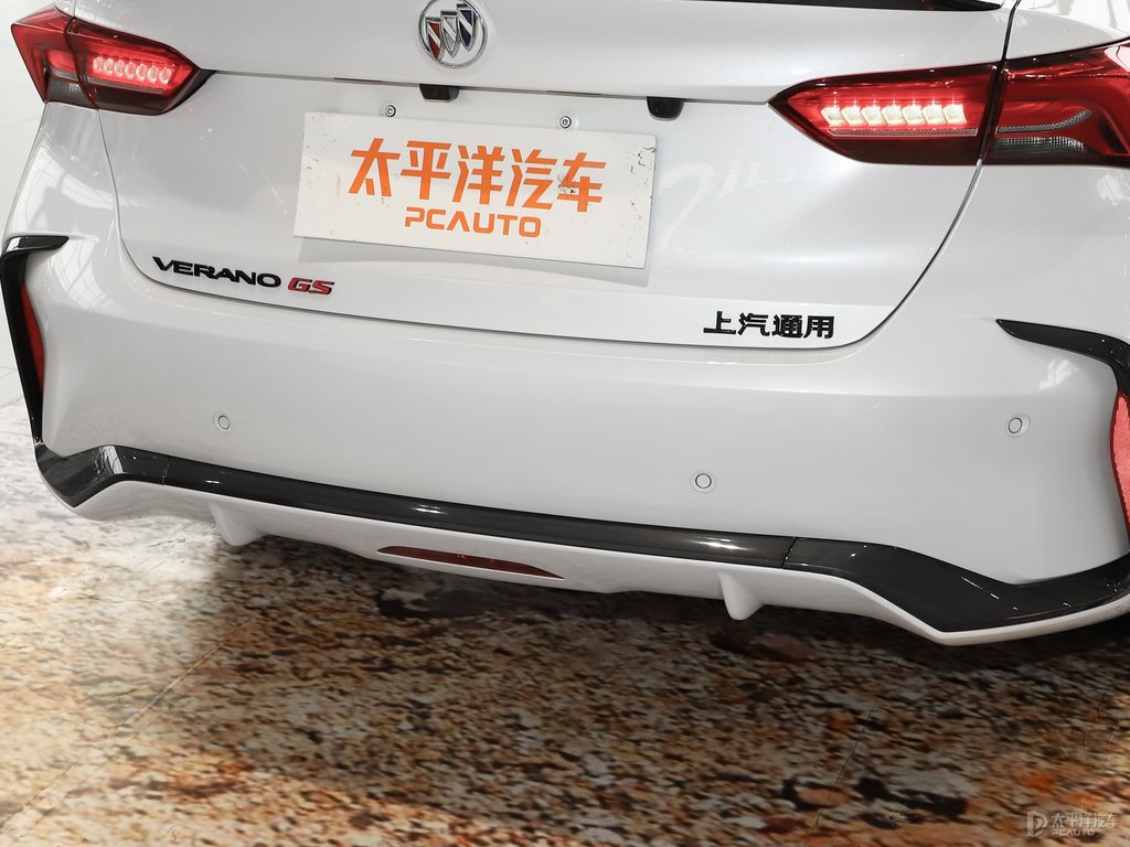 太空白威朗車尾外觀圖片