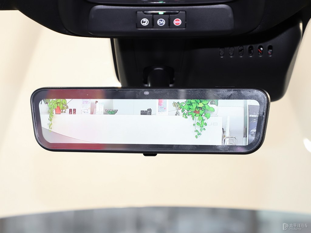 太空白威朗車廂內(nèi)飾圖片