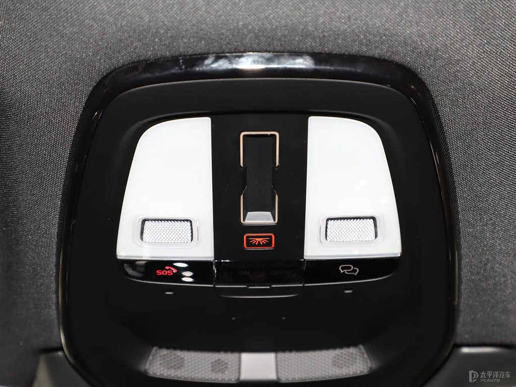 閃銀灰沃爾沃S90車廂內(nèi)飾圖片