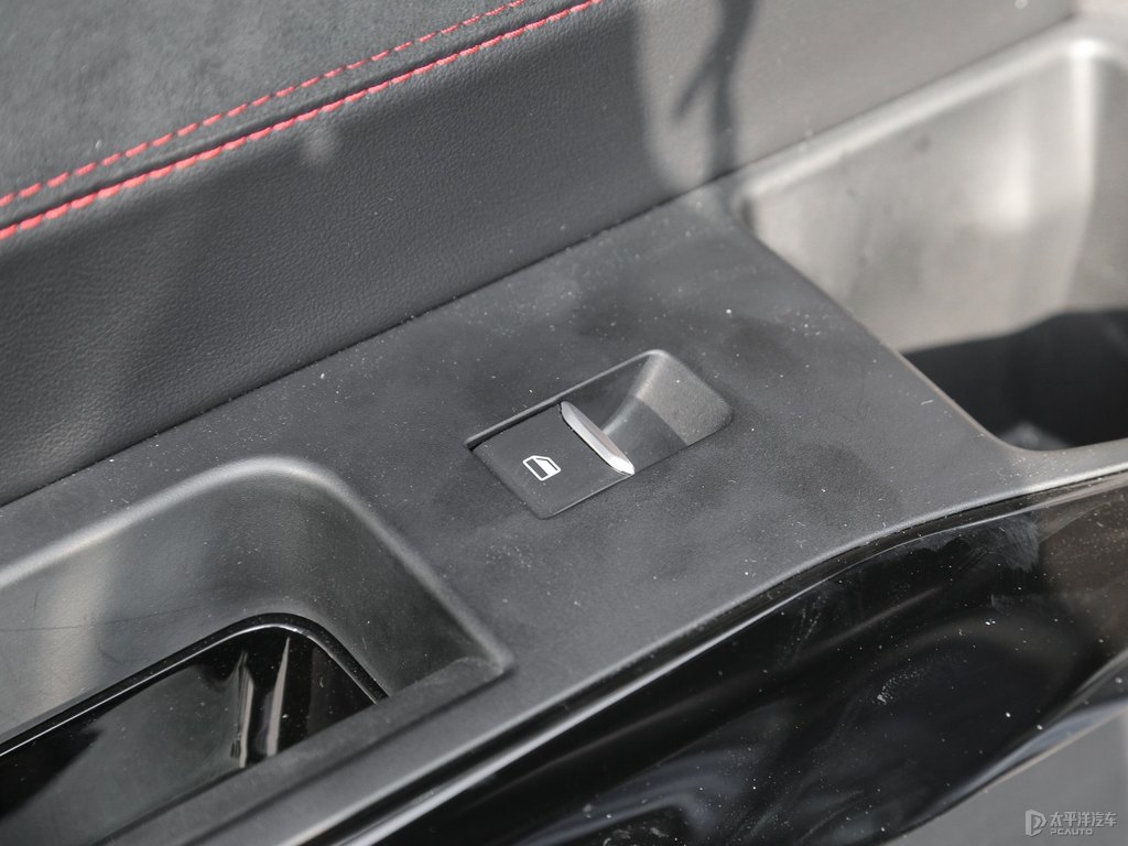 性能藍(lán)探險(xiǎn)者車廂內(nèi)飾圖片