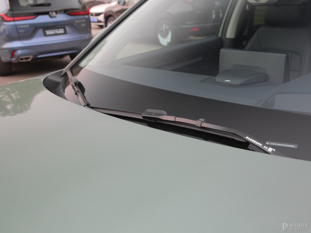 霧光森林皓影車身外觀圖片