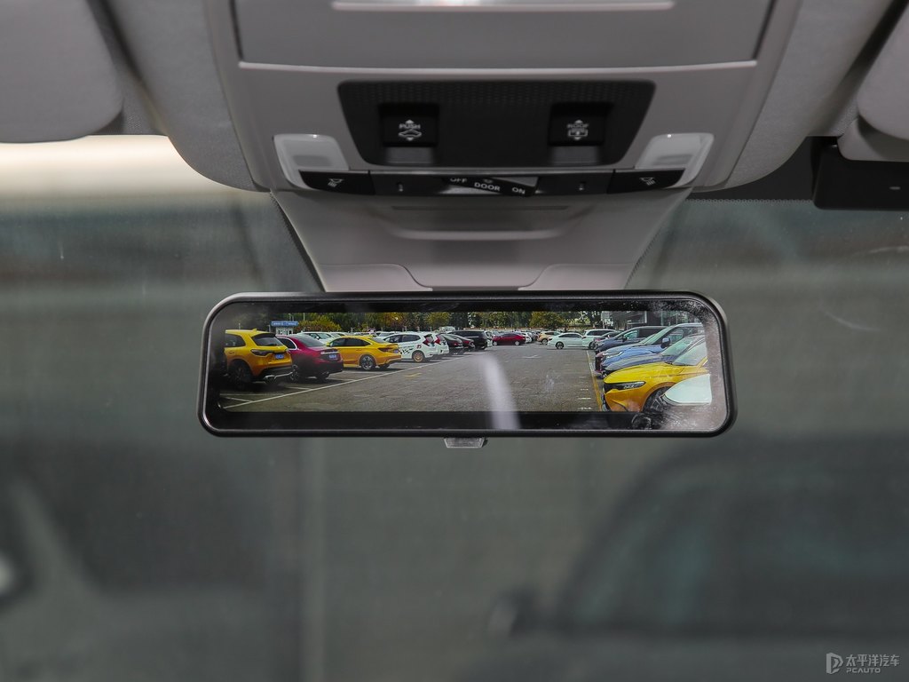 霧光森林皓影車廂內(nèi)飾圖片