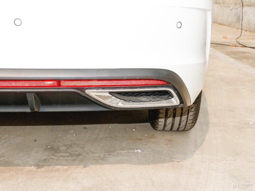 光子白明銳車(chē)尾外觀(guān)圖片