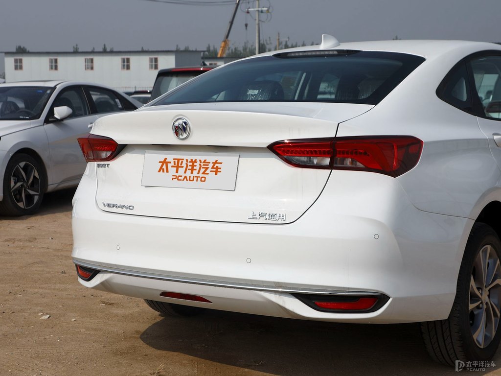 星云白威朗車尾外觀圖片