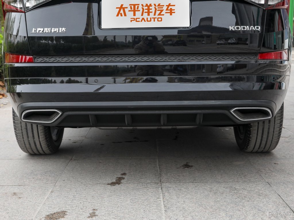 沉靜黑柯迪亞克車尾外觀圖片