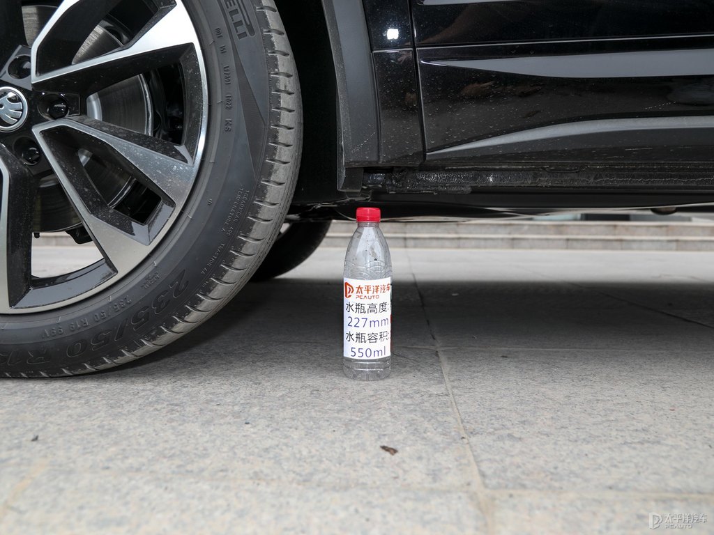 沉靜黑柯迪亞克車身外觀圖片