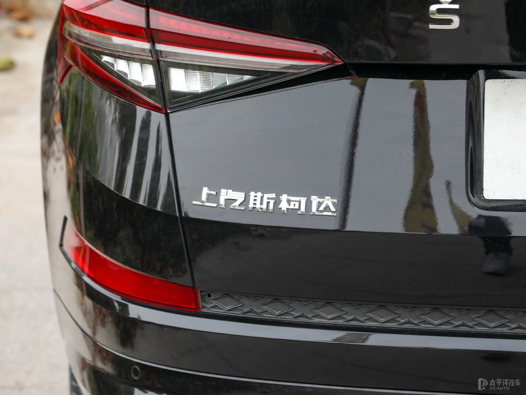 沉靜黑柯迪亞克車尾外觀圖片