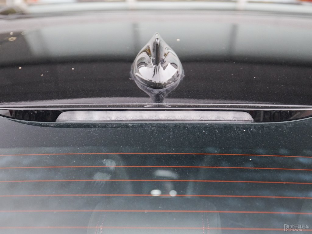 太空白威朗車尾外觀圖片