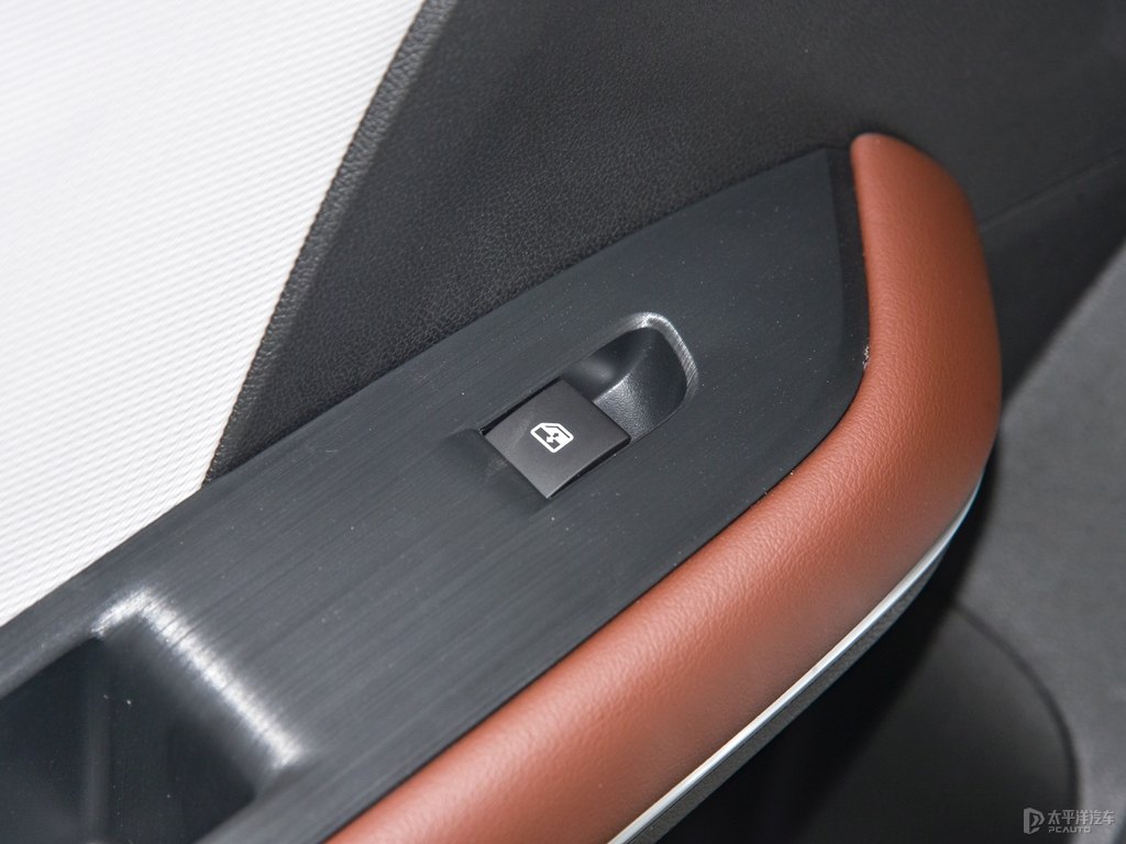閃耀白科魯澤車廂內(nèi)飾圖片
