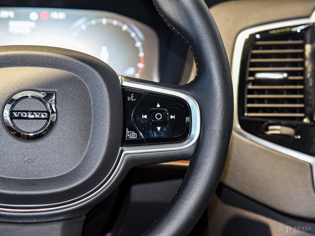 瑪瑙黑沃爾沃XC90中控內(nèi)飾圖片