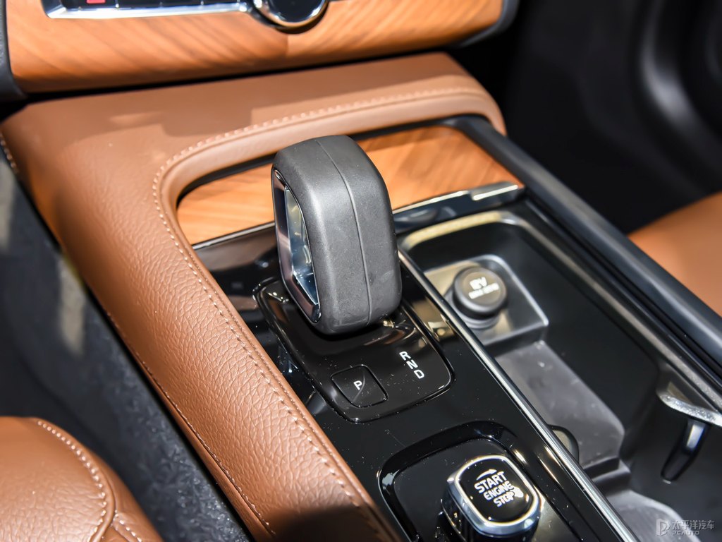 瑪瑙黑沃爾沃XC90中控內(nèi)飾圖片