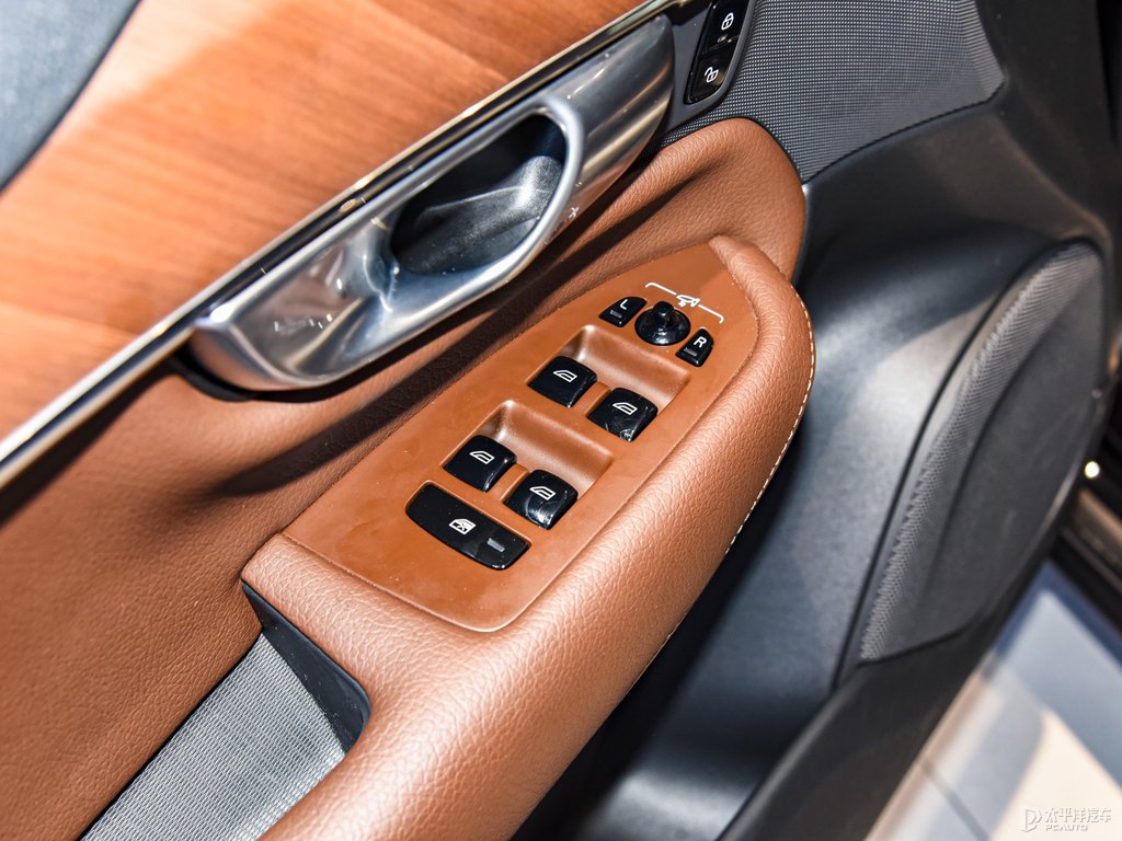 瑪瑙黑沃爾沃XC90車廂內(nèi)飾圖片