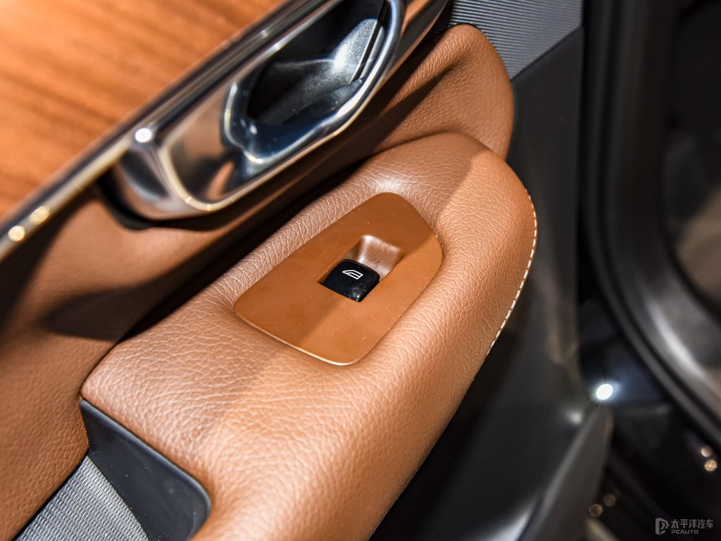瑪瑙黑沃爾沃XC90車廂內(nèi)飾圖片