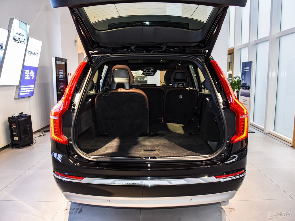 瑪瑙黑沃爾沃XC90后備廂空間圖片