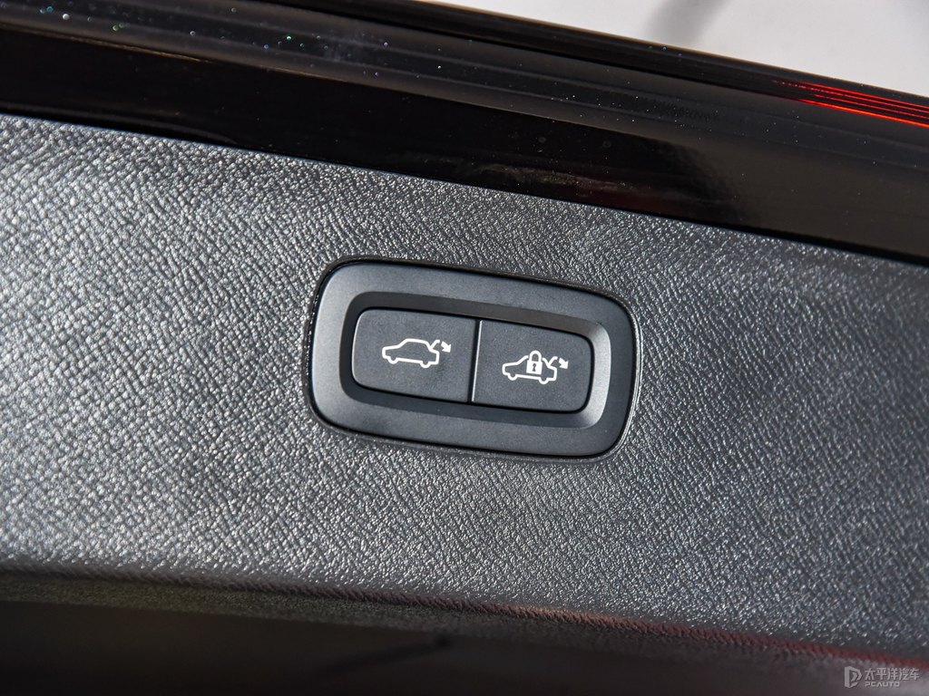 瑪瑙黑沃爾沃XC90后備廂空間圖片