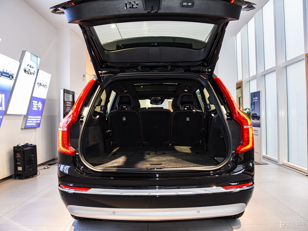 瑪瑙黑沃爾沃XC90后備廂空間圖片