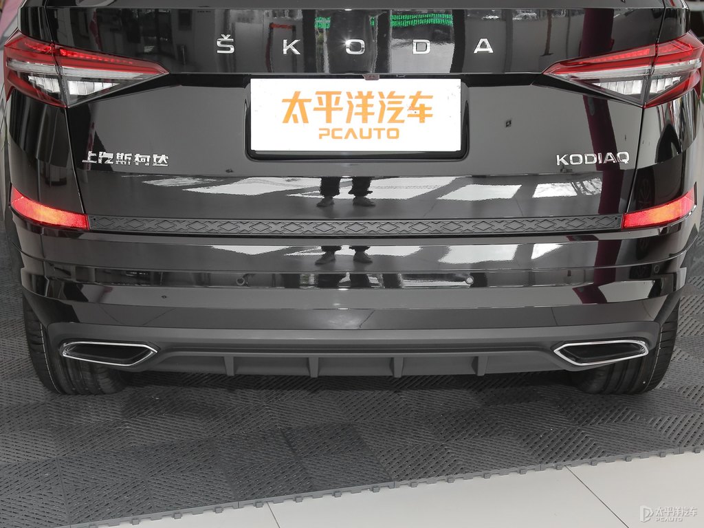 沉靜黑柯迪亞克車(chē)尾外觀圖片