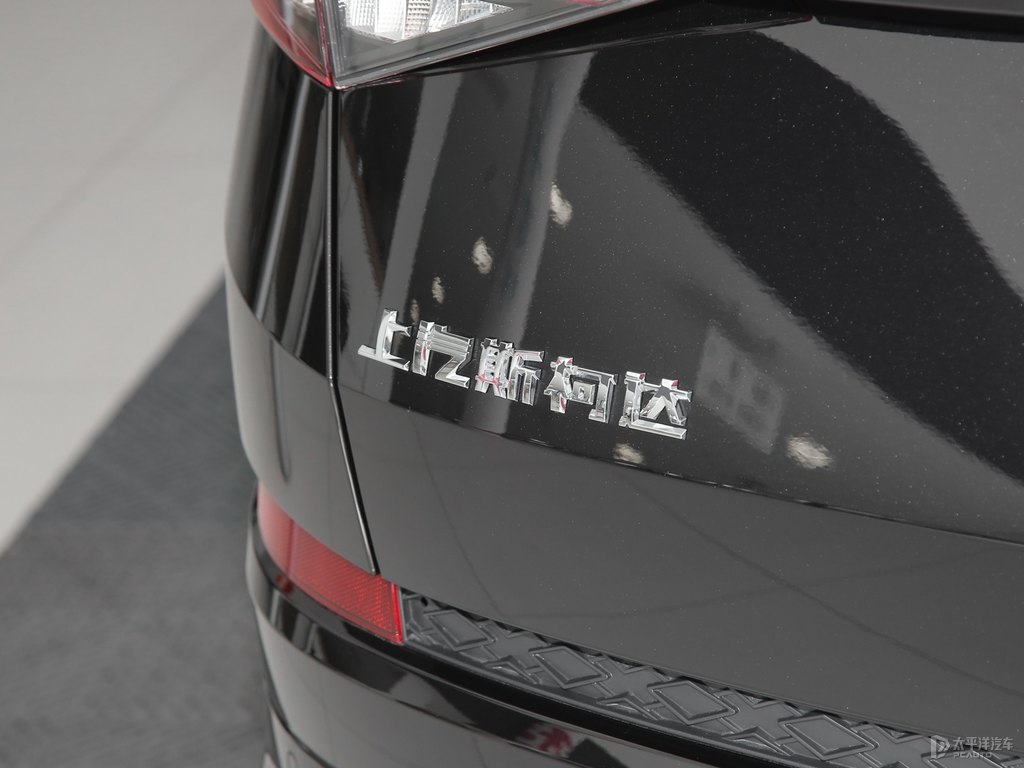 沉靜黑柯迪亞克車尾外觀圖片