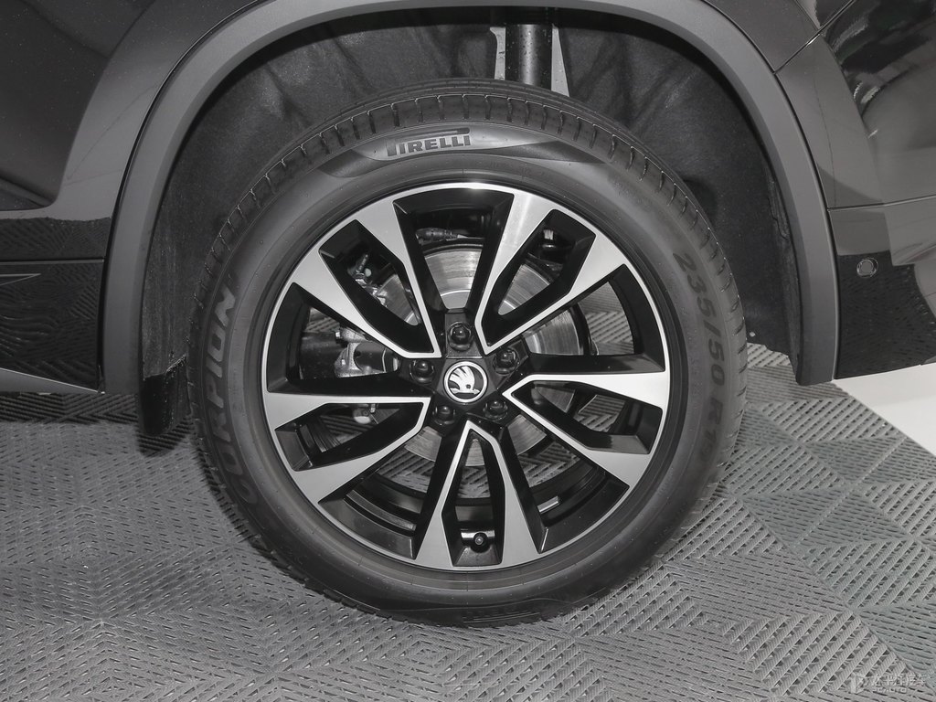 沉靜黑柯迪亞克車身外觀圖片
