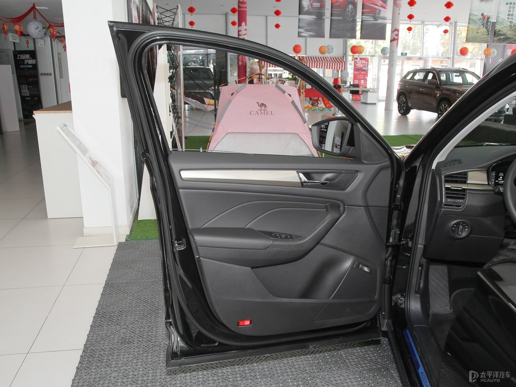 沉靜黑柯迪亞克車廂內(nèi)飾圖片