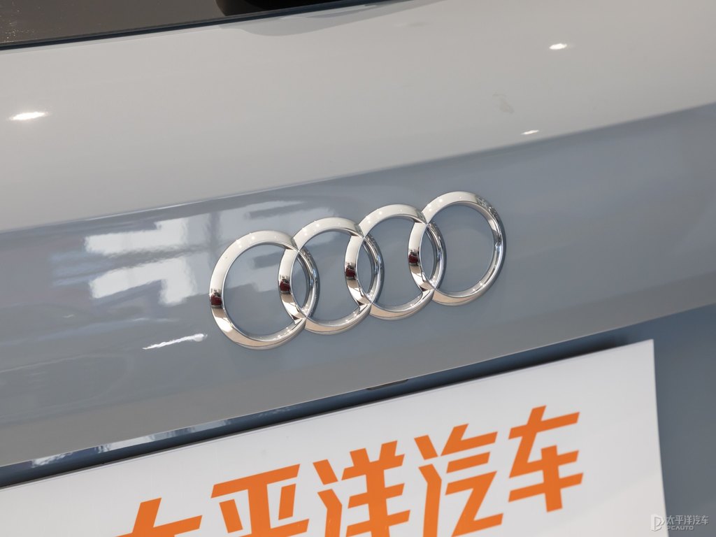 飛箭灰奧迪Q2L車尾外觀圖片